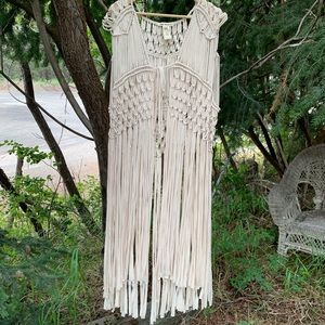 🌟Host Pick🌟NWOT Macrame vest with long fringe